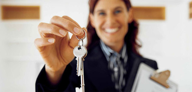Smiling auctioneer holding a bunch of keys